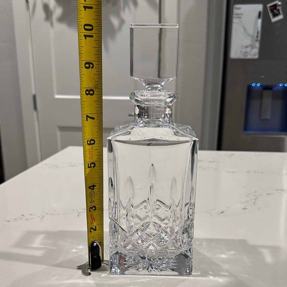 Elegant Waterford Crystal Decanter with Solid Cube Stopper - Picture 14 of 14